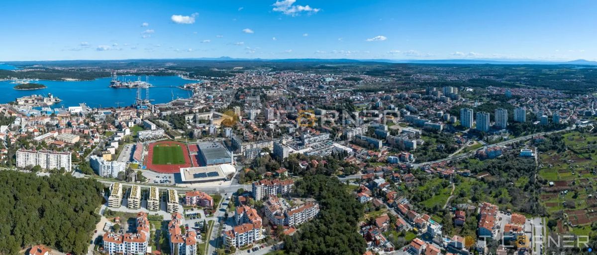 Pulj, Sisplac, luksuzno stanovanje na elitni lokaciji 300 m od plaže, 2 spalnici, jugovzhod, garaža