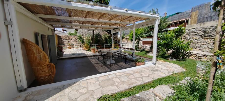 Galižana, čudovito prenovljena kamnita hiša s čudovitim vrtom in bazenom