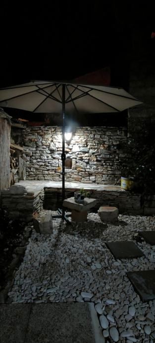 Galižana, čudovito prenovljena kamnita hiša s čudovitim vrtom in bazenom