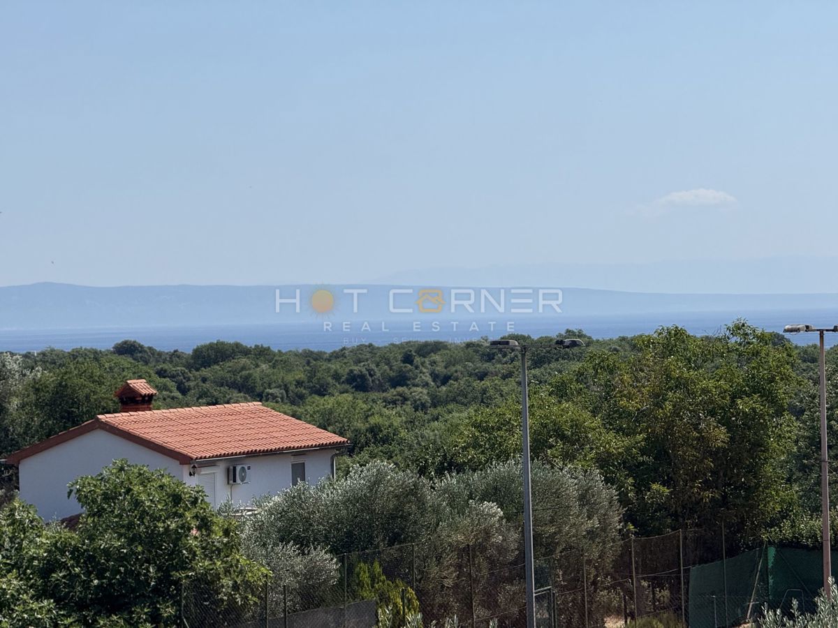 Ližnjan, priložnost: stanovanje z 2 spalnicama, 1. nadstropje, pogled na morje + 100 m² vrta