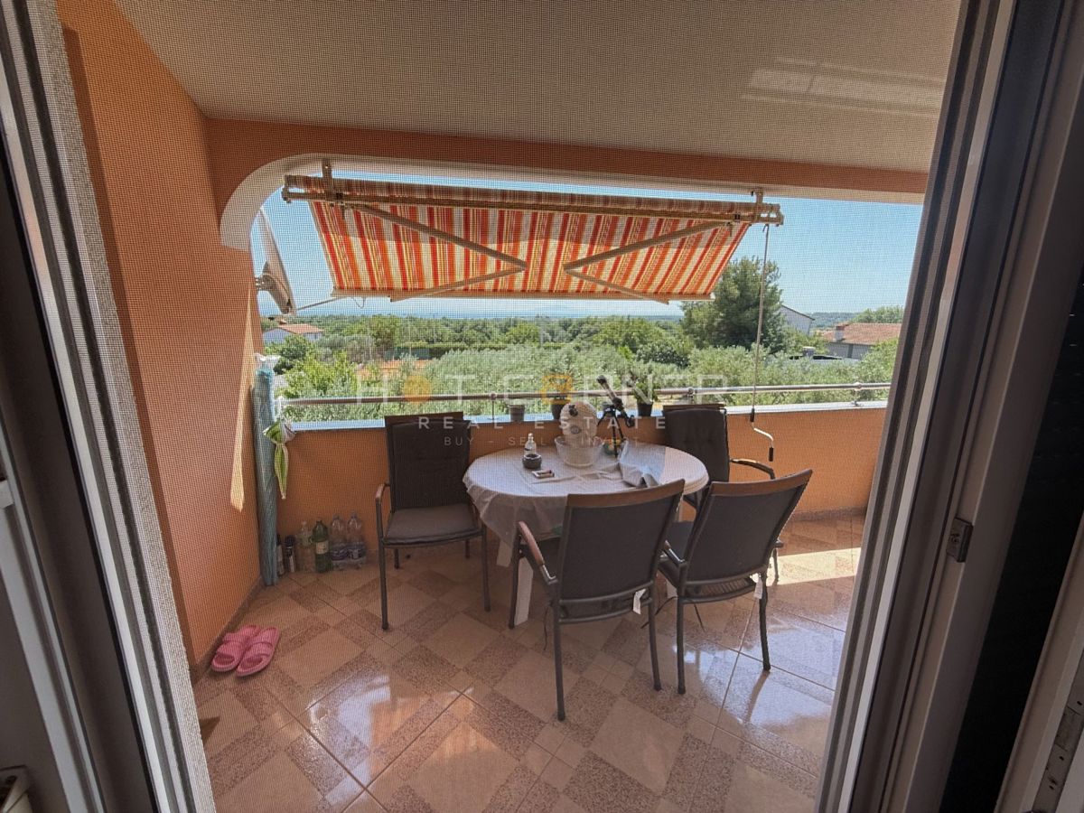 Ližnjan, priložnost: stanovanje z 2 spalnicama, 1. nadstropje, pogled na morje + 100 m² vrta