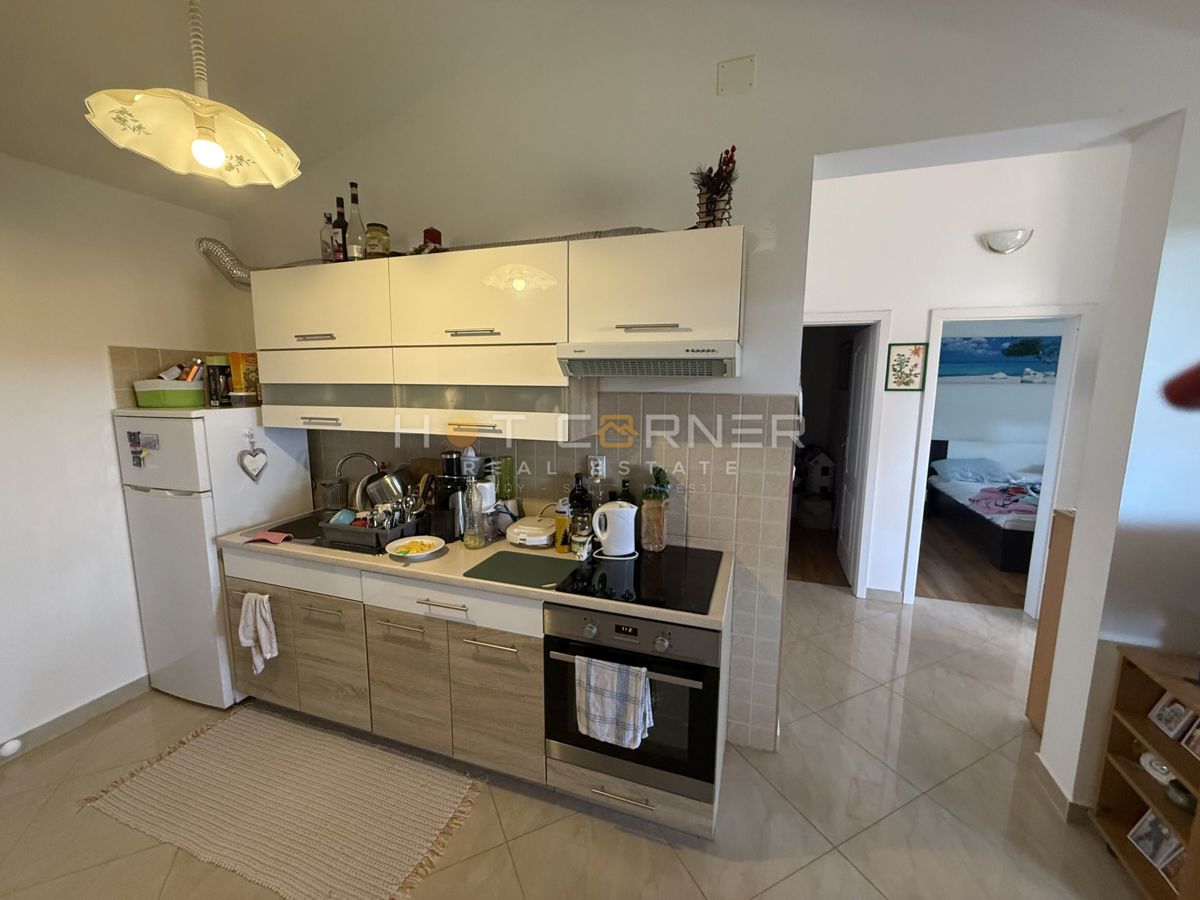 Ližnjan, priložnost: stanovanje z 2 spalnicama, 1. nadstropje, pogled na morje + 100 m² vrta