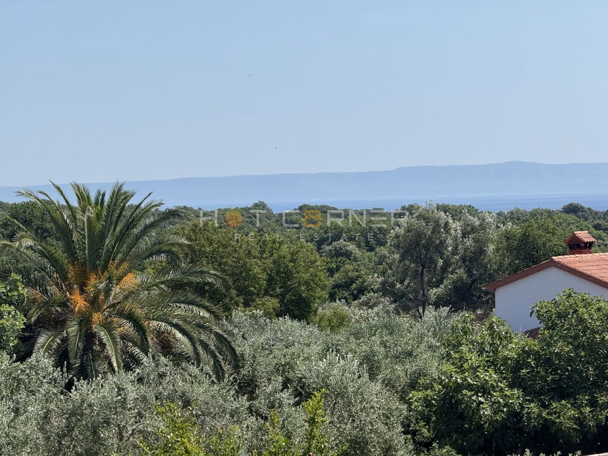 Ližnjan, priložnost: stanovanje z 2 spalnicama, 1. nadstropje, pogled na morje + 100 m² vrta