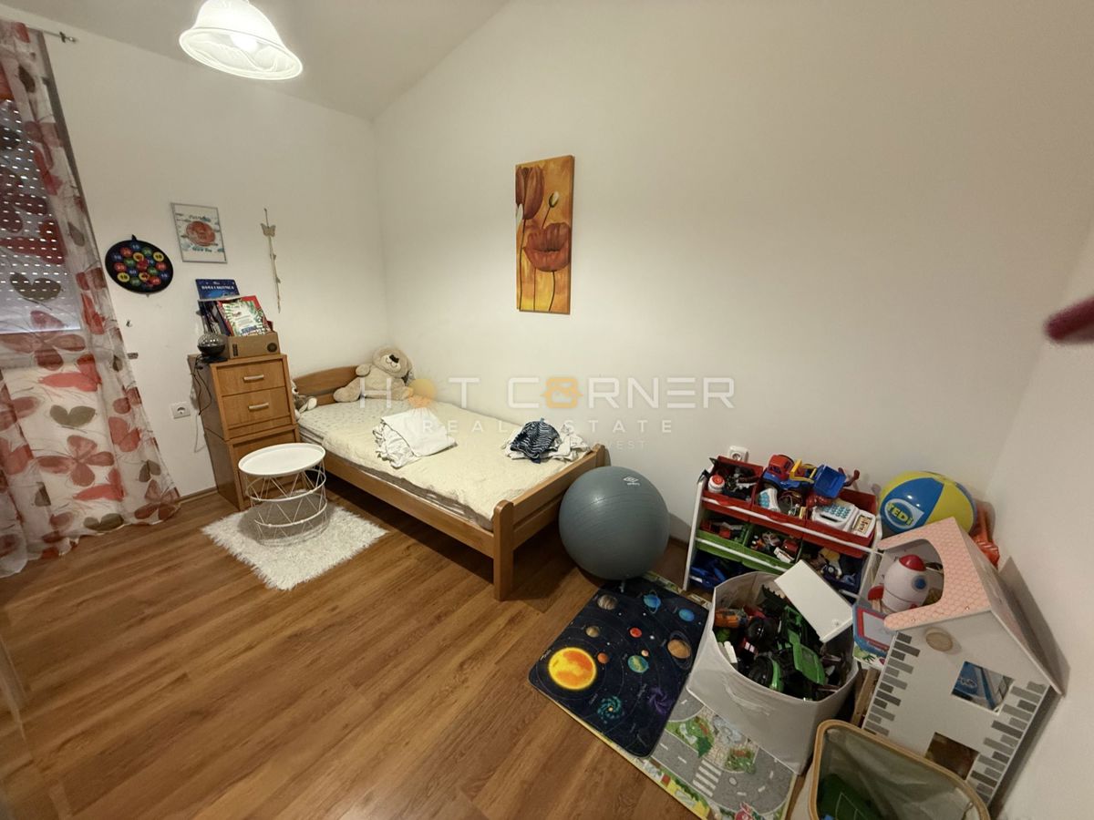 Ližnjan, priložnost: stanovanje z 2 spalnicama, 1. nadstropje, pogled na morje + 100 m² vrta