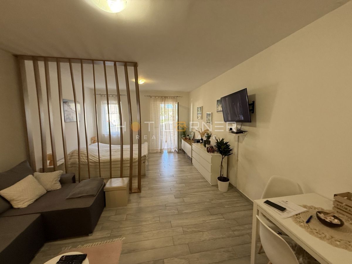 Banjole, 150 m od morja, pritlično stanovanje z 20 m² dvorišča