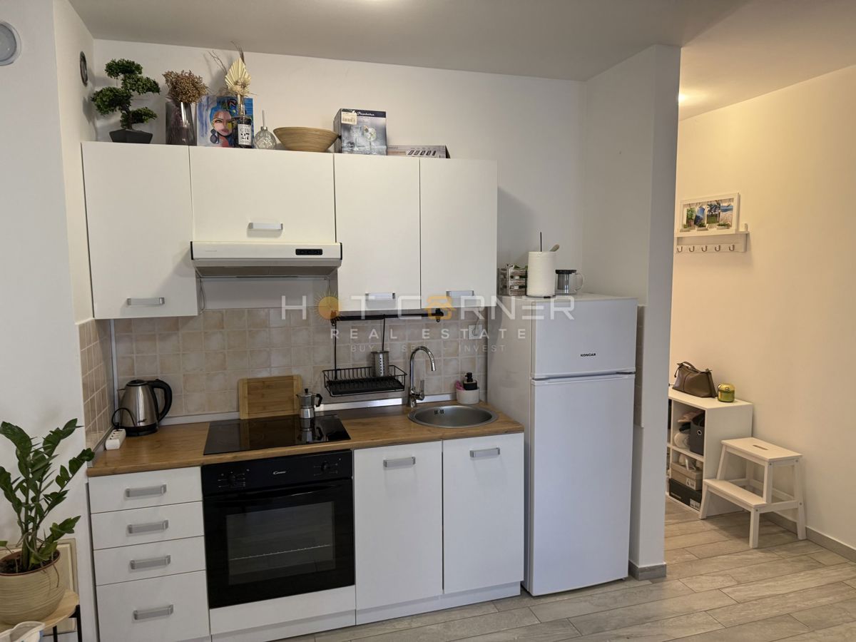 Banjole, 150 m od morja, pritlično stanovanje z 20 m² dvorišča