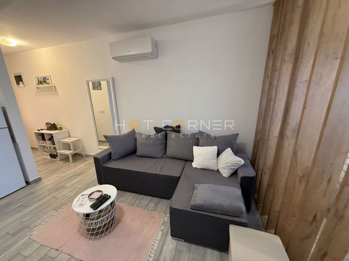 Banjole, 150 m od morja, pritlično stanovanje z 20 m² dvorišča