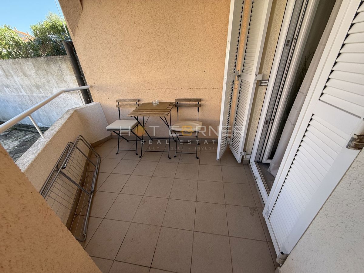 Banjole, 150 m od morja, pritlično stanovanje z 20 m² dvorišča