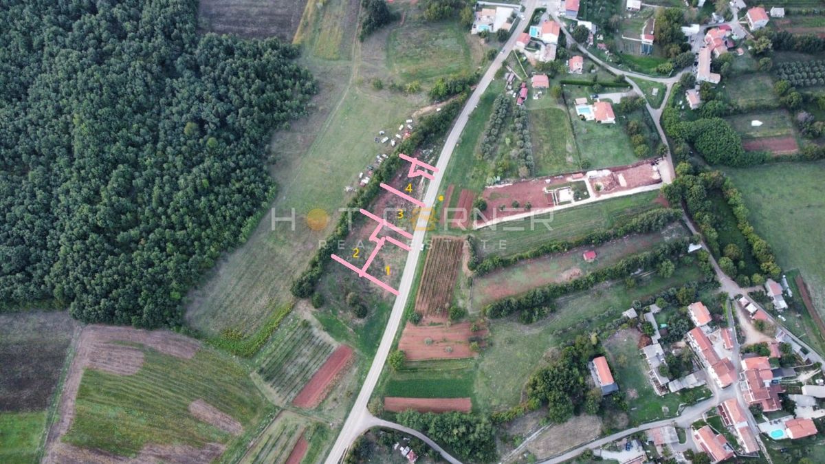 Barban, zazidljivo zemljišče za počitniško hišo, pogled na morje, 89 €/m²