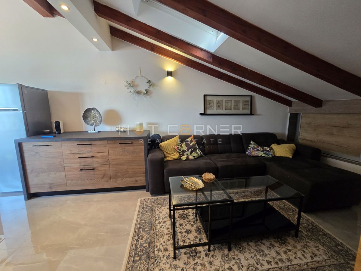 Ekskluzivna ponudba: Duplex iz 16. stoletja z brezčasnim pogledom na Sv. Katarino