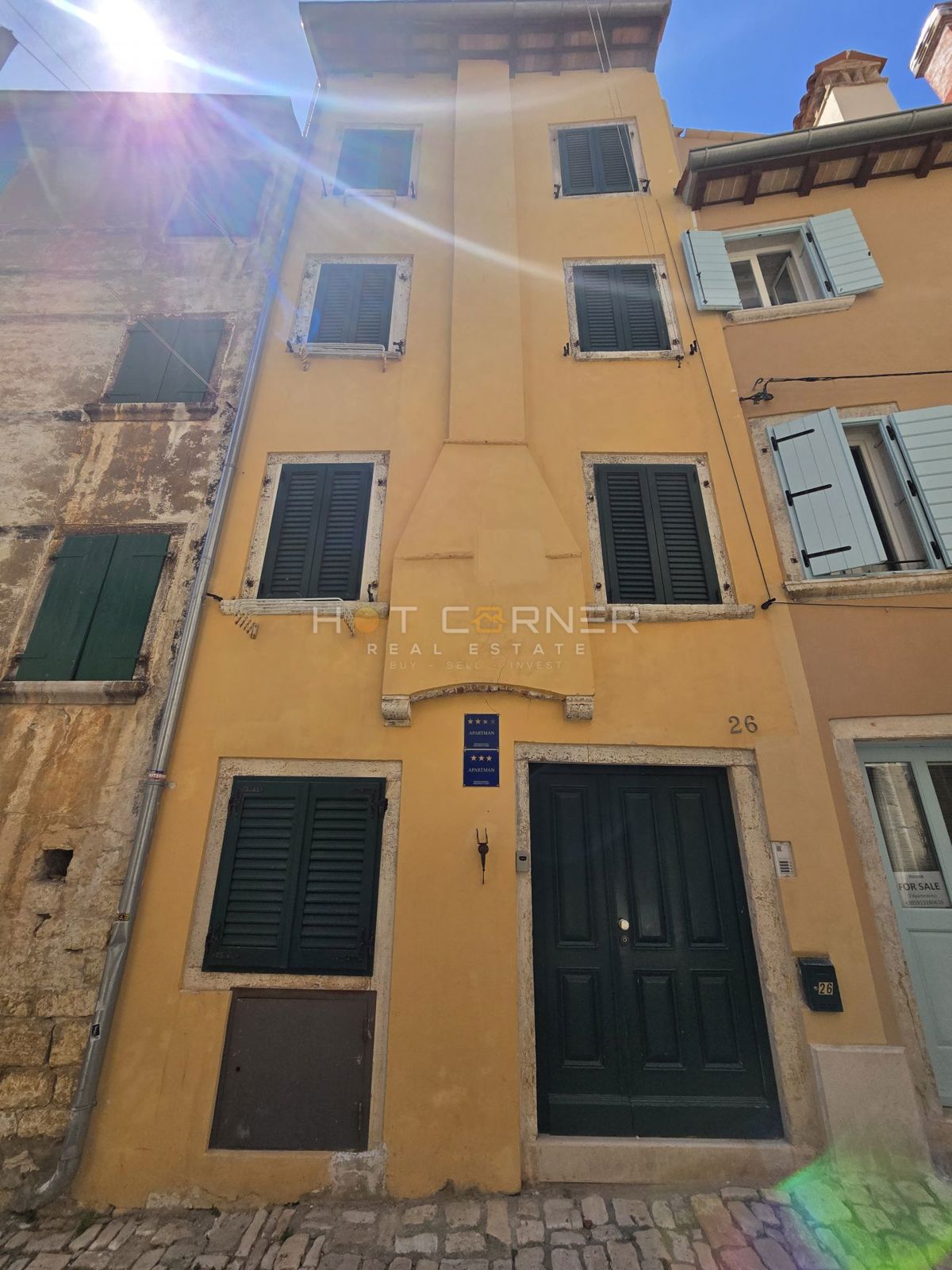 Ekskluzivna ponudba: Duplex iz 16. stoletja z brezčasnim pogledom na Sv. Katarino