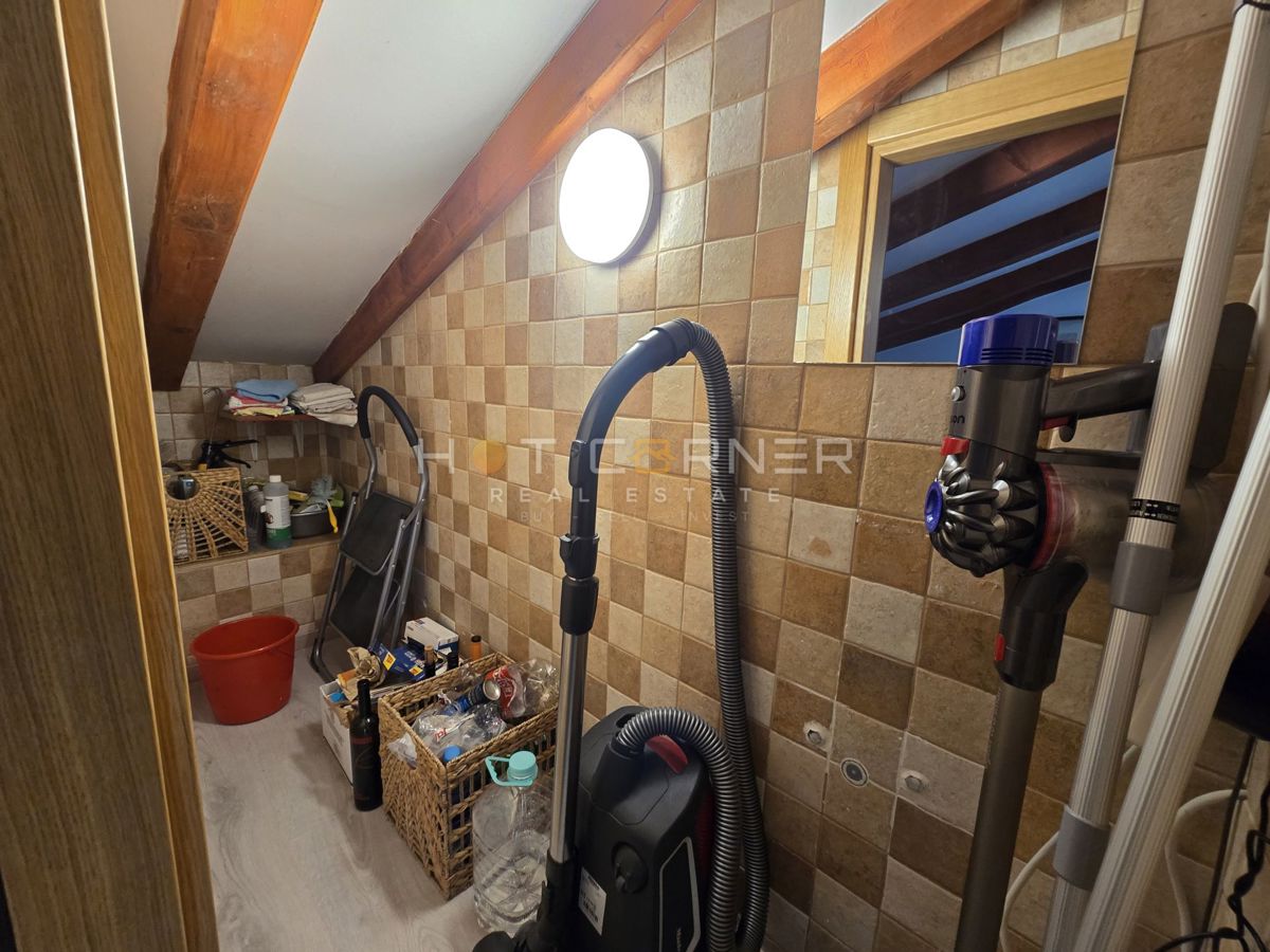 Ekskluzivna ponudba: Duplex iz 16. stoletja z brezčasnim pogledom na Sv. Katarino