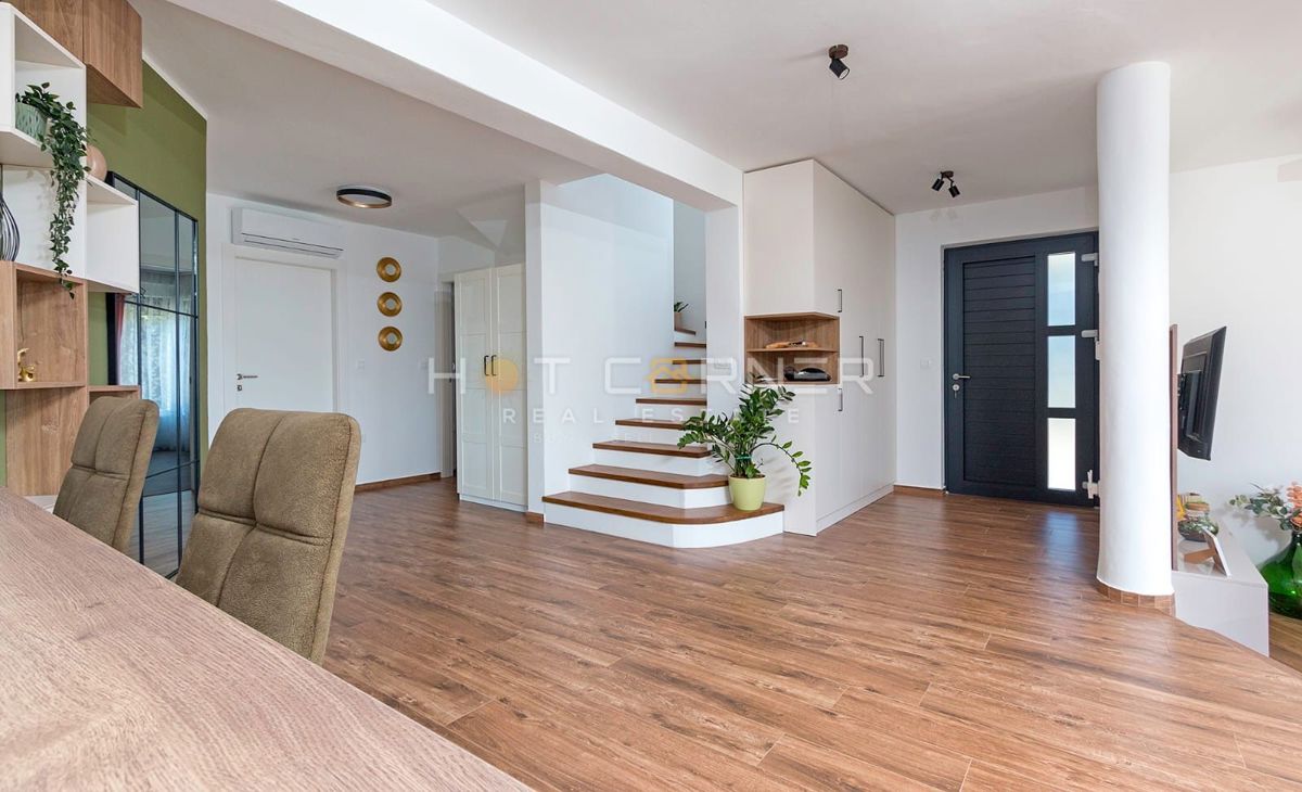 Sodobna družinska hiša z veliko parcelo, novogradnja