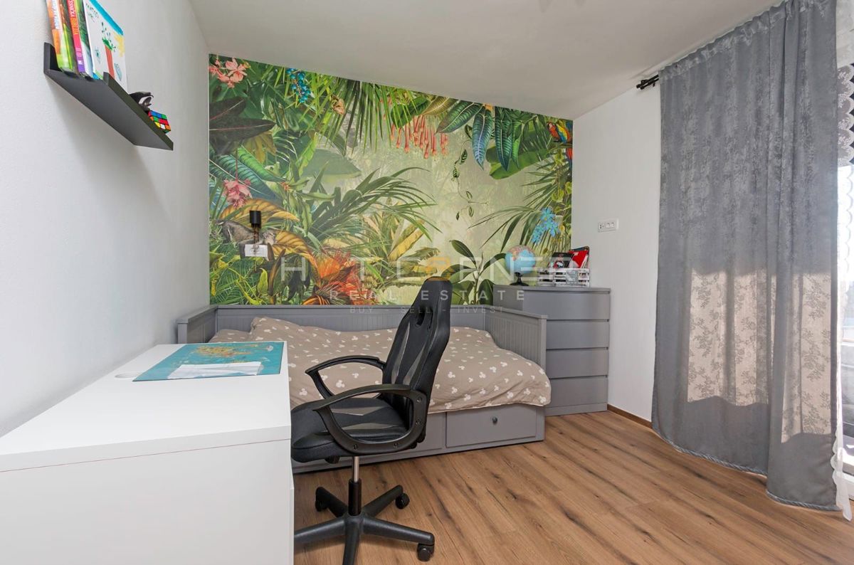 Sodobna družinska hiša z veliko parcelo, novogradnja