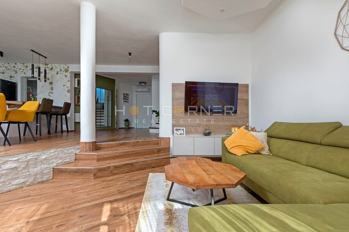 Sodobna družinska hiša z veliko parcelo, novogradnja