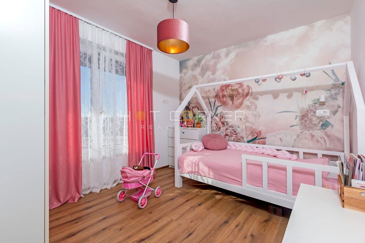 Sodobna družinska hiša z veliko parcelo, novogradnja