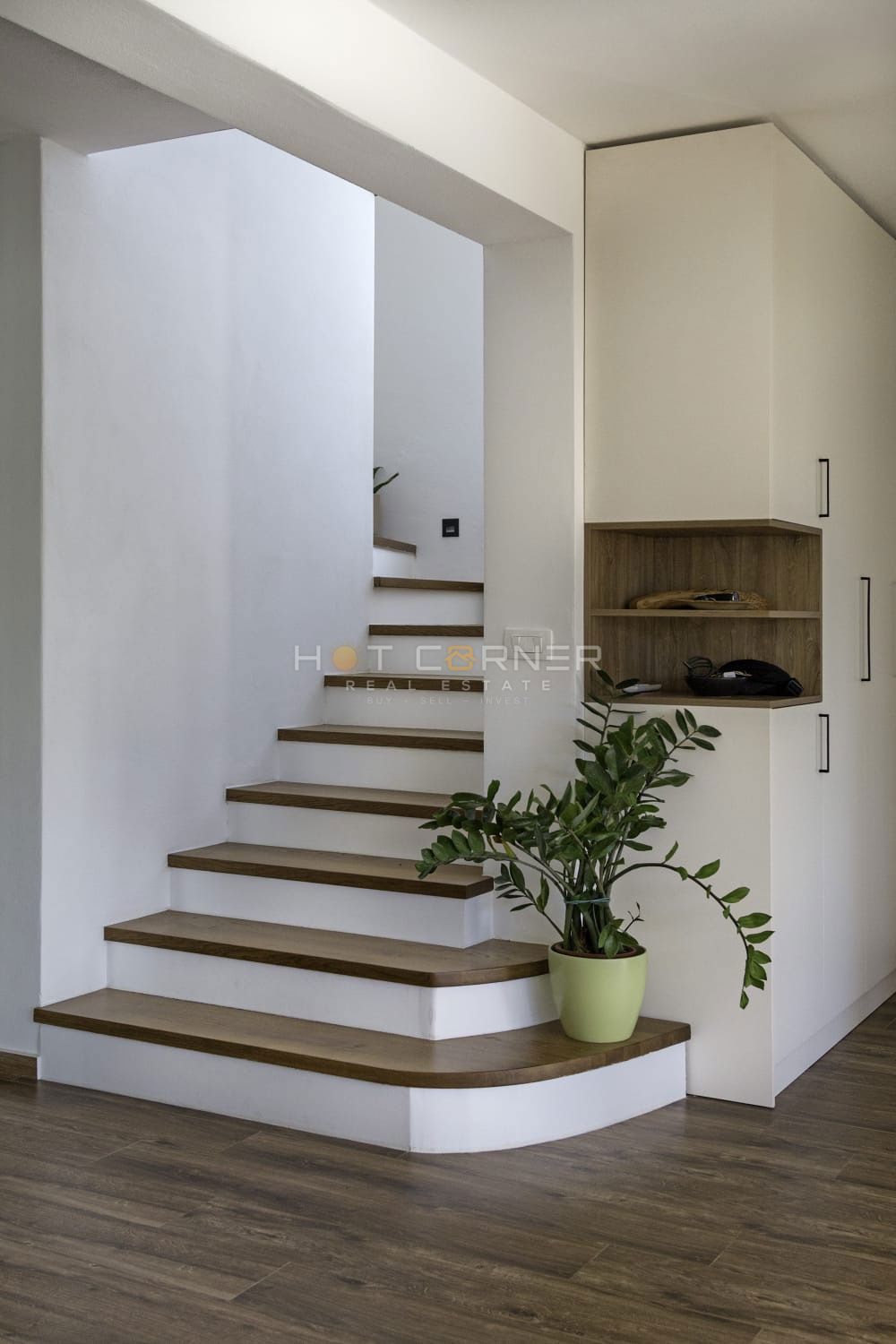 Sodobna družinska hiša z veliko parcelo, novogradnja