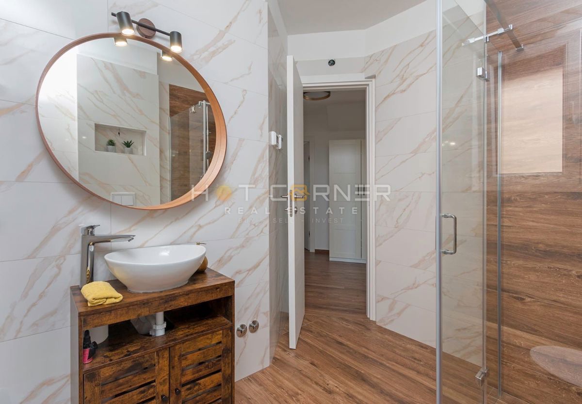 Sodobna družinska hiša z veliko parcelo, novogradnja