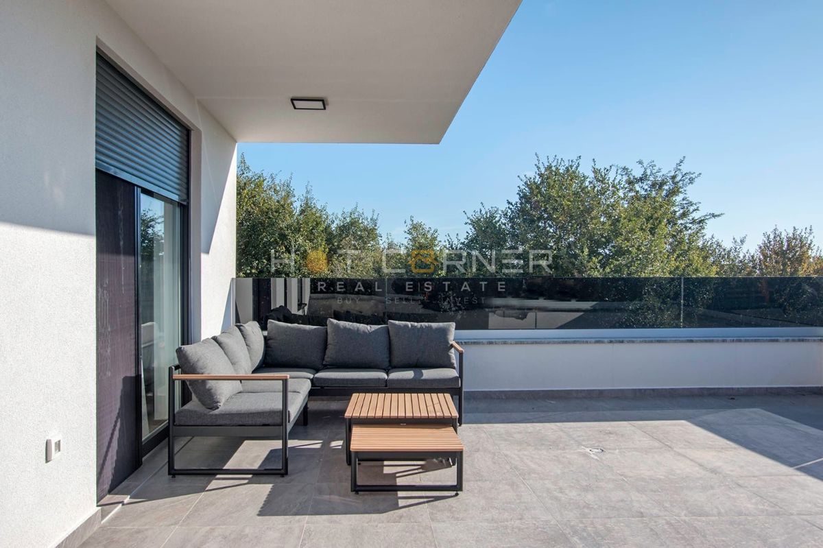 Sodobna družinska hiša z veliko parcelo, novogradnja