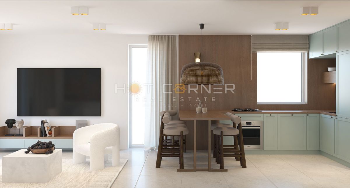 Eleganten trisobni stan v treh etažah z vrtom in pogledom na morje