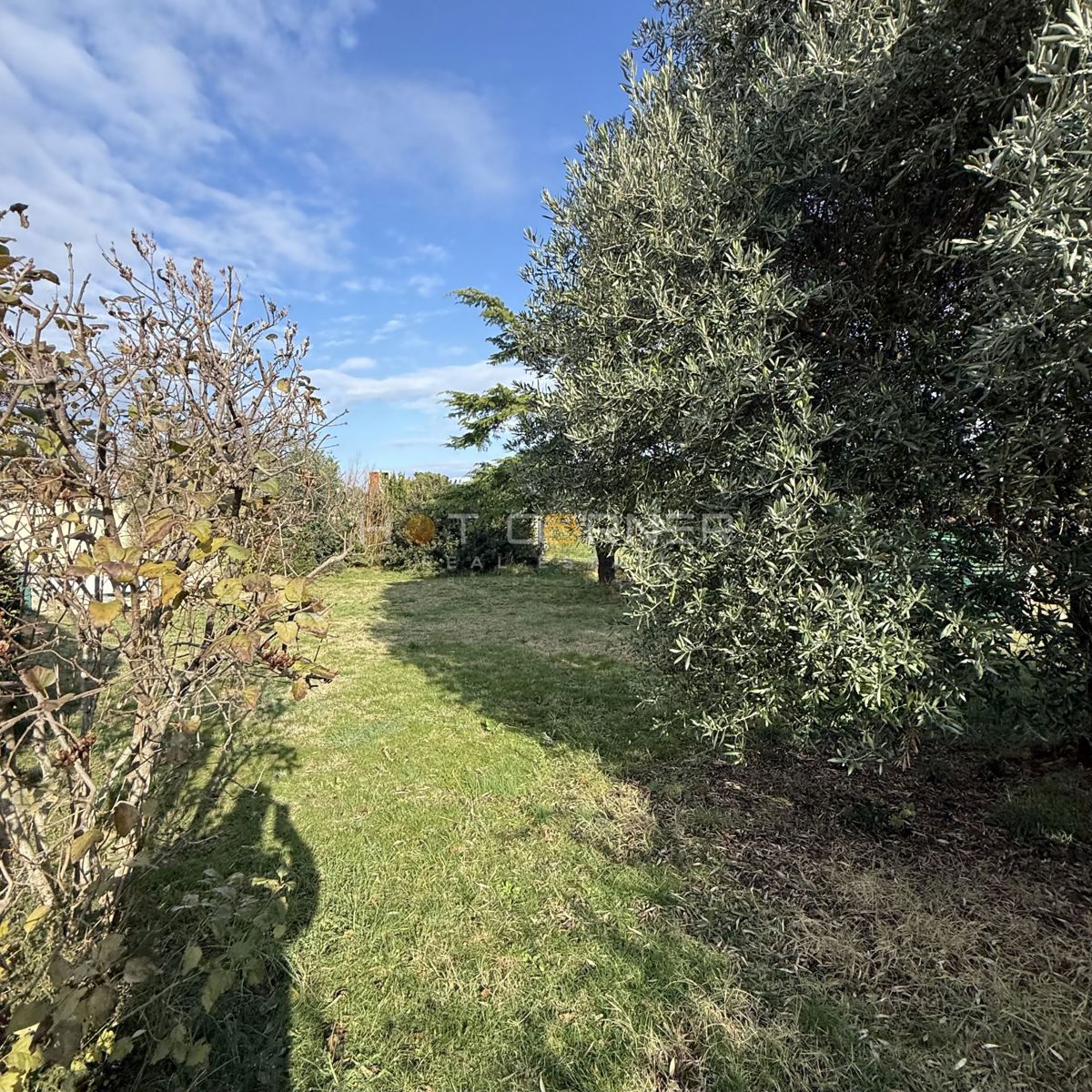 Čudovita hiša blizu morja