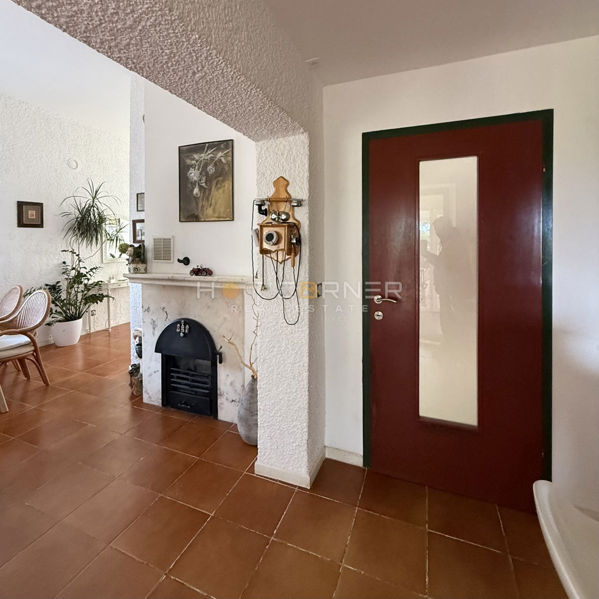 Čudovita hiša blizu morja