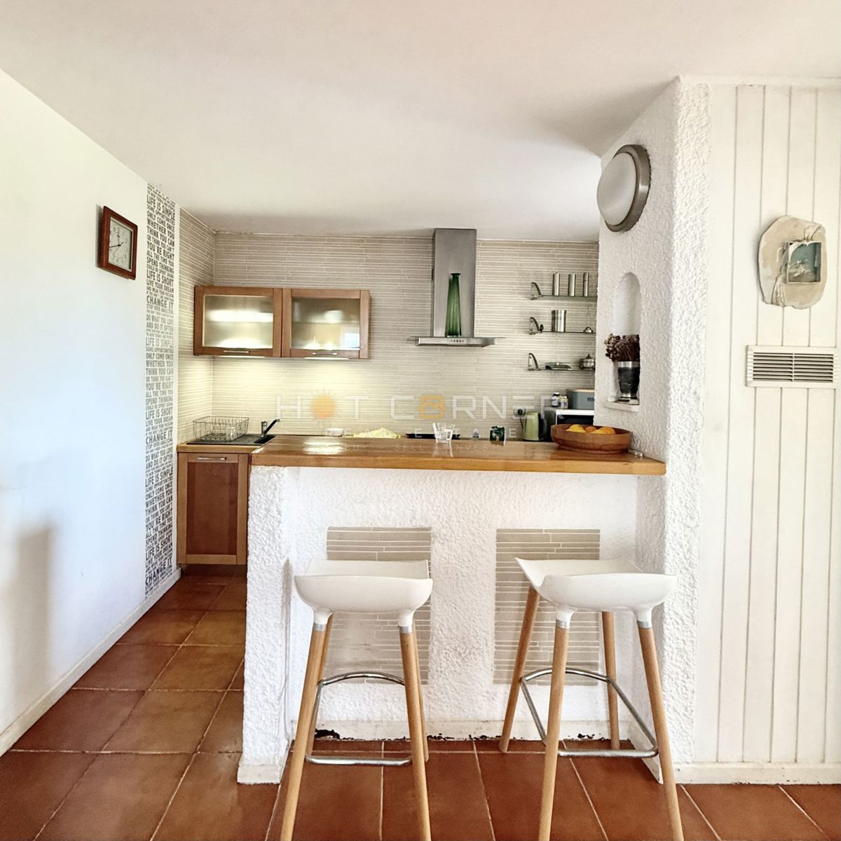 Čudovita hiša blizu morja