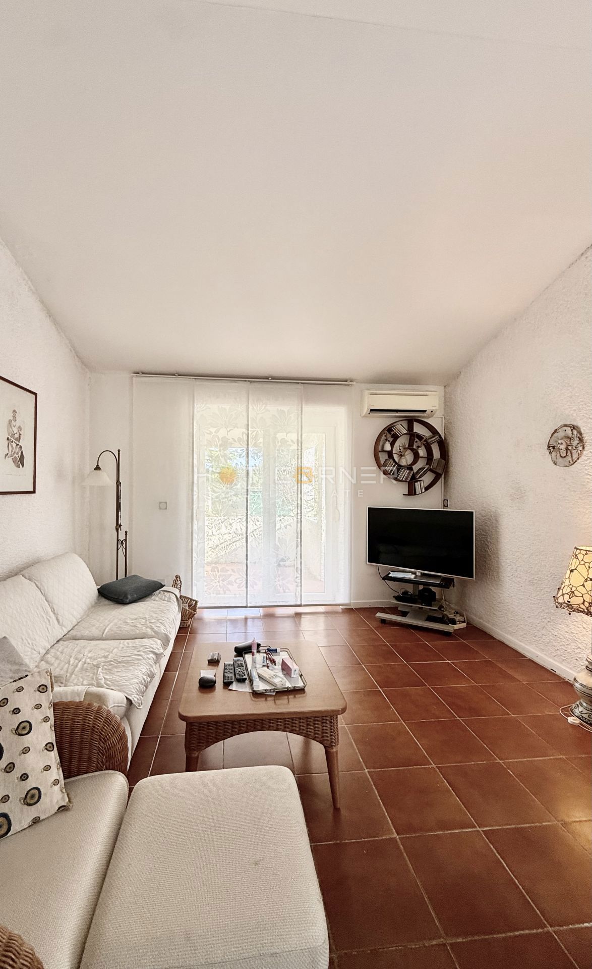 Čudovita hiša blizu morja