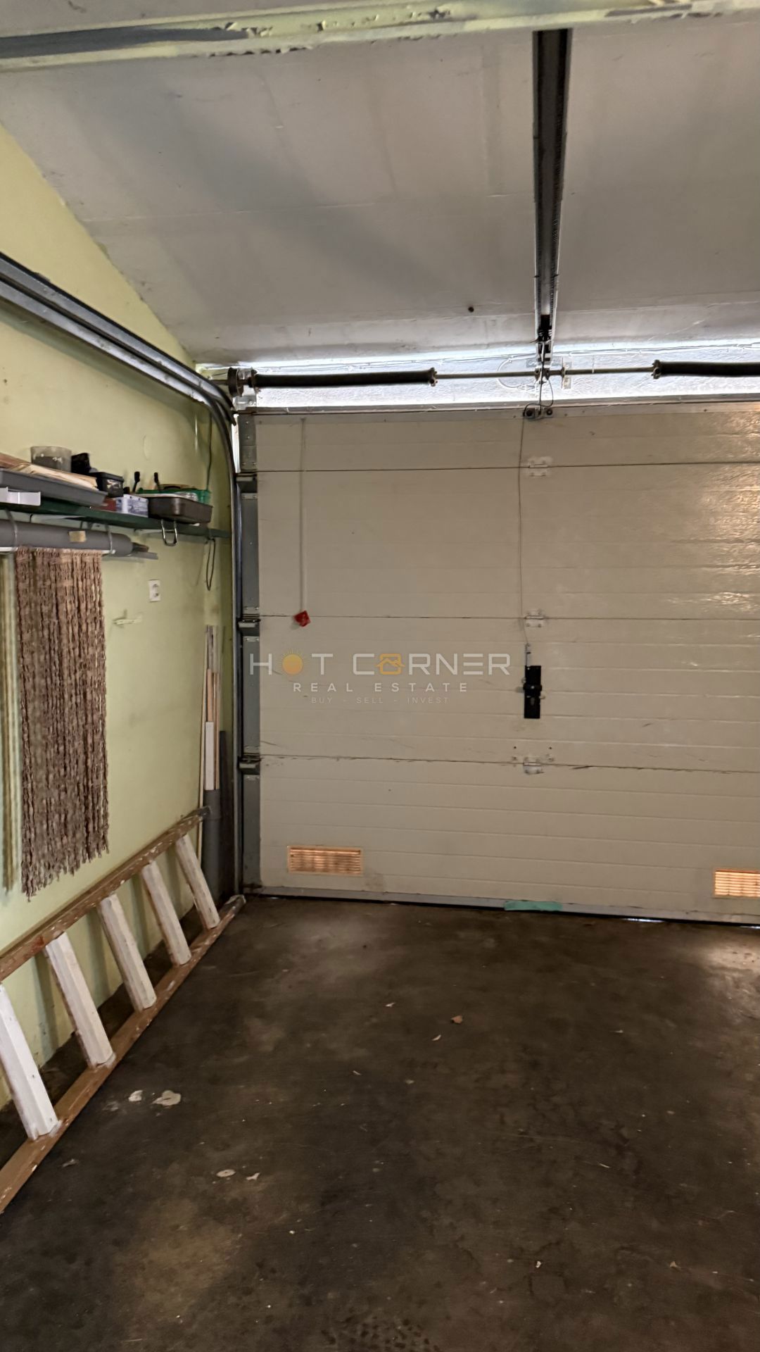 Čudovita hiša blizu morja