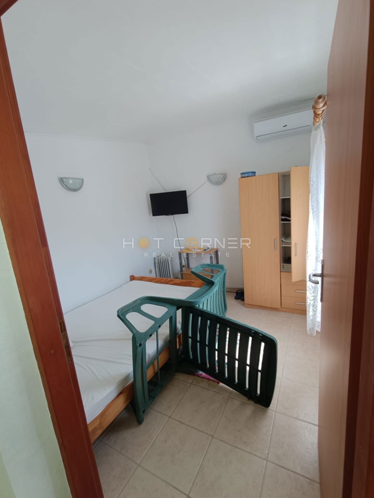 Kavran, hiša z 2 apartmajema in stanovanjem