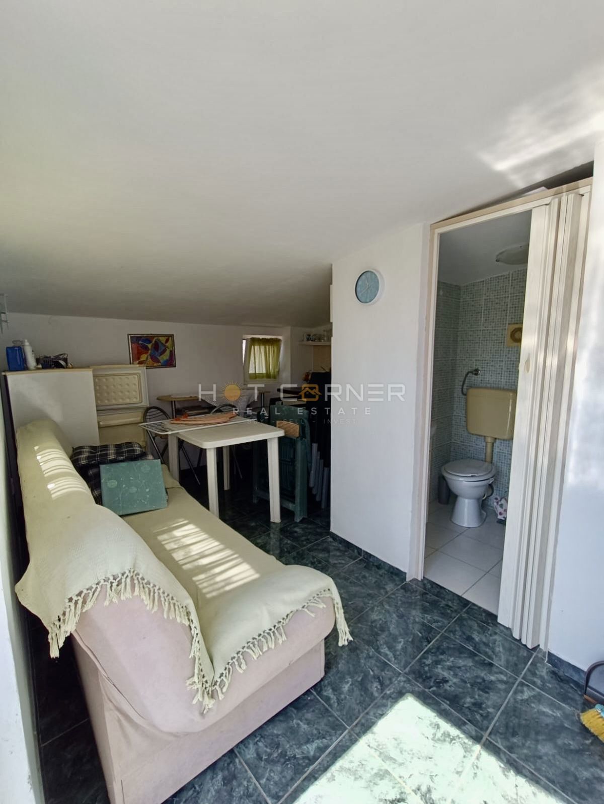 Kavran, hiša z 2 apartmajema in stanovanjem