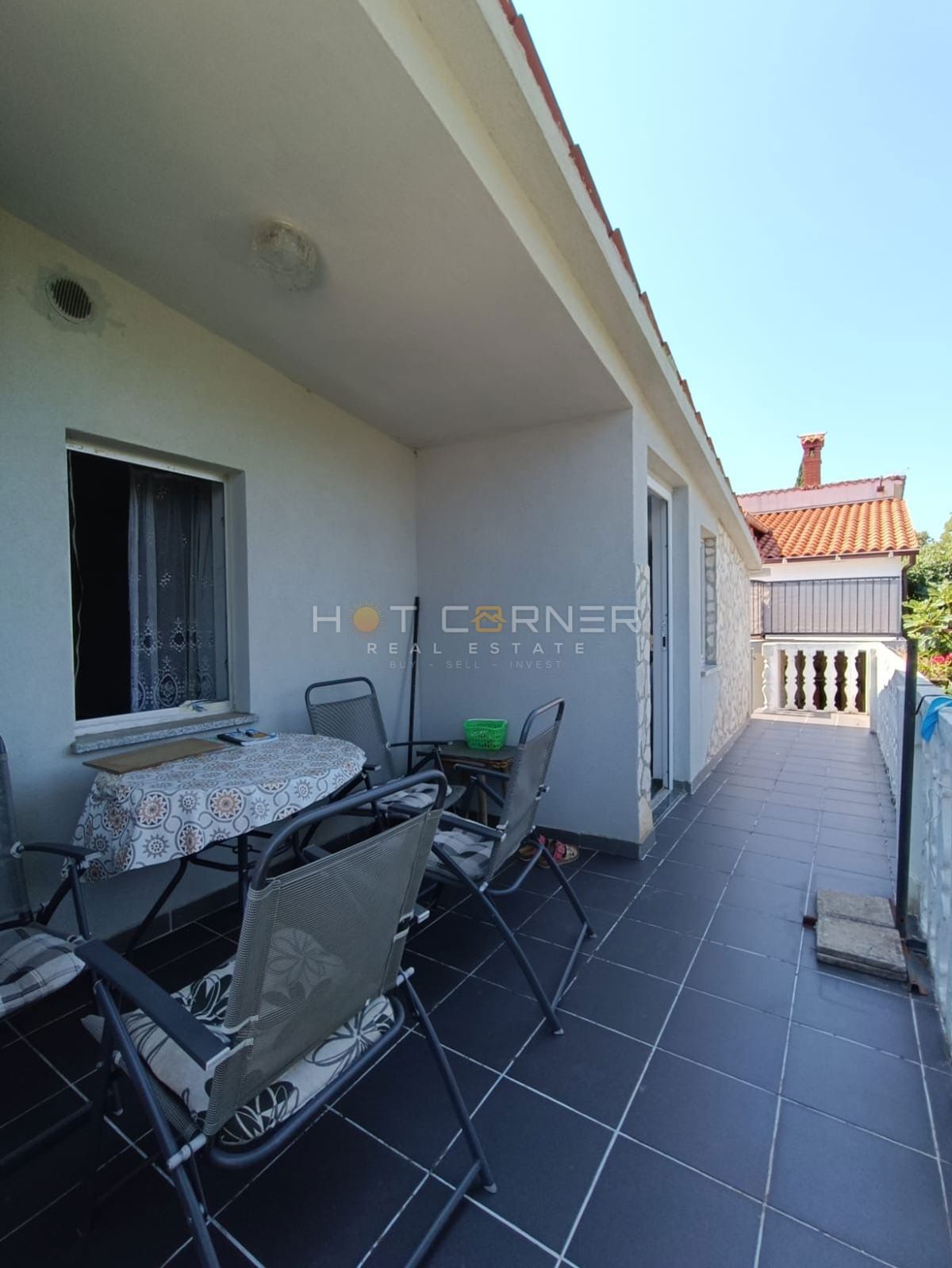 Kavran, hiša z 2 apartmajema in stanovanjem