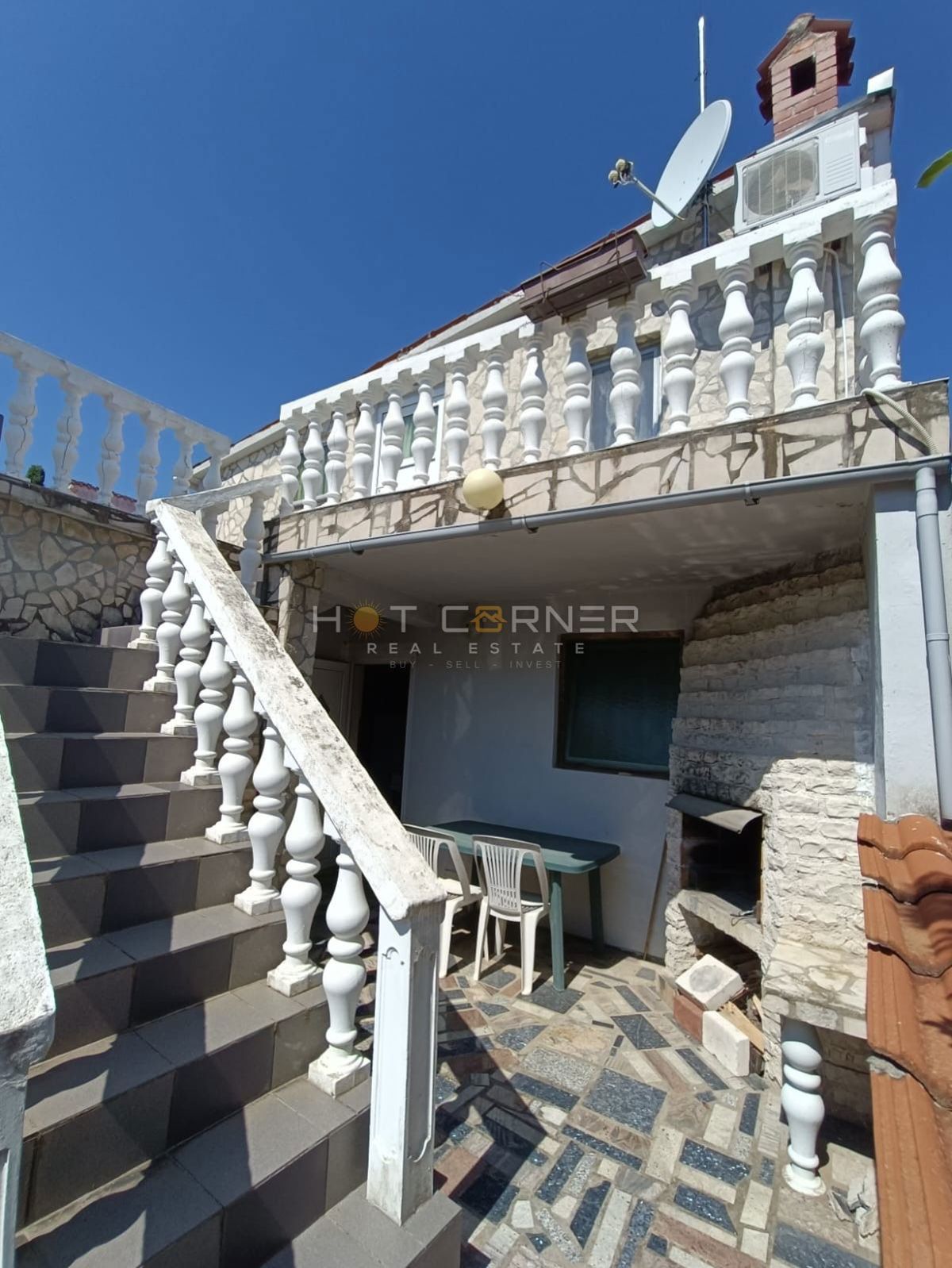 Kavran, hiša z 2 apartmajema in stanovanjem