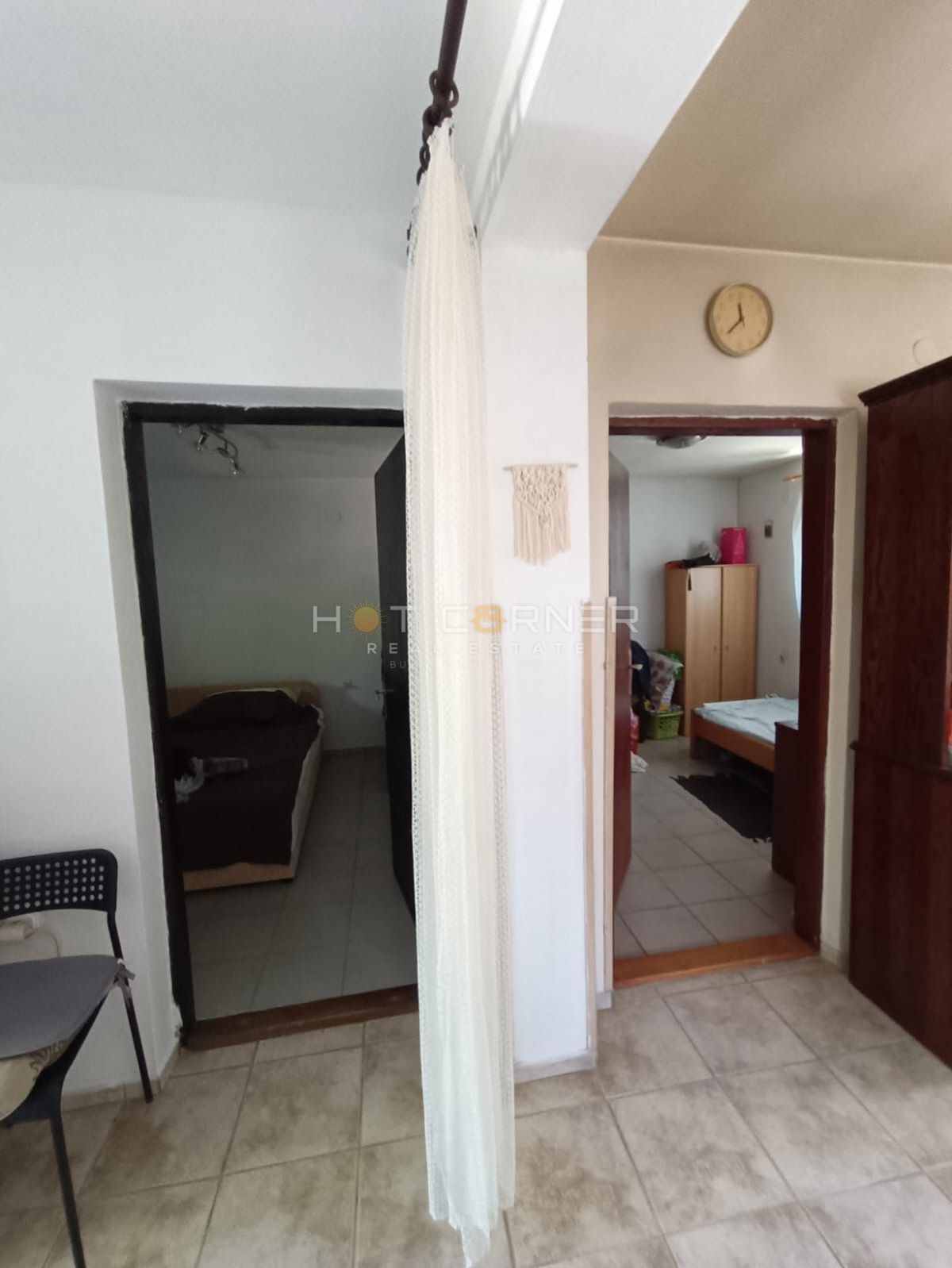 Kavran, hiša z 2 apartmajema in stanovanjem