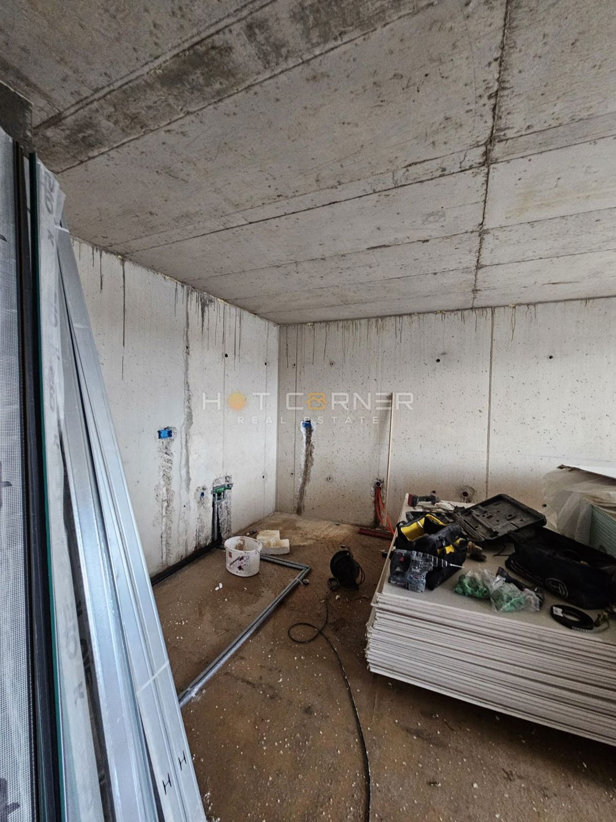 Dvosobno stanovanje v novogradnji z ložo in parkirnim mestom – Monvidal, Pulj