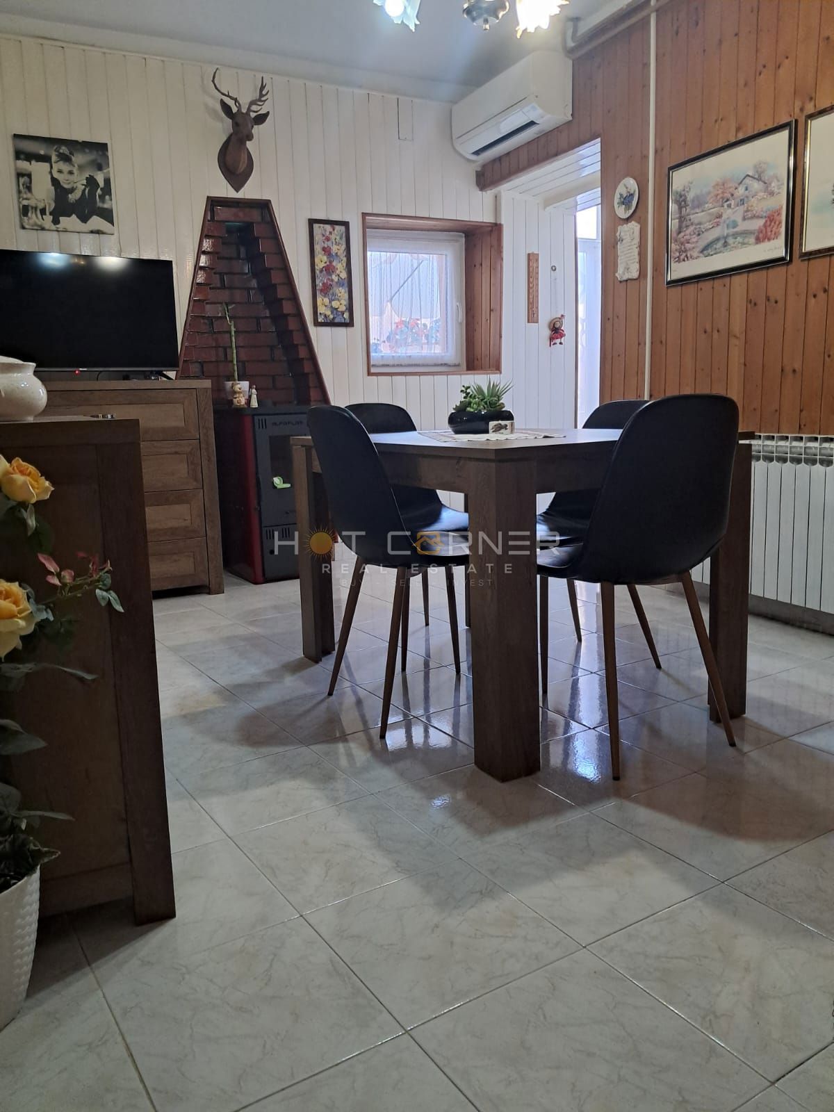 VODNJAN, ČUDOVITA OBNOVLJENA NAMŠČENA KAMNITA HIŠA S TERASO, DVORIŠČEM IN GARAŽO