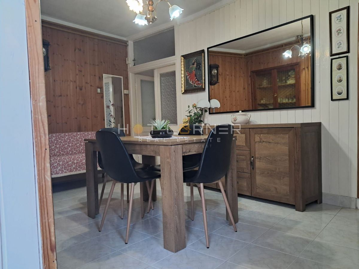 VODNJAN, ČUDOVITA OBNOVLJENA NAMŠČENA KAMNITA HIŠA S TERASO, DVORIŠČEM IN GARAŽO