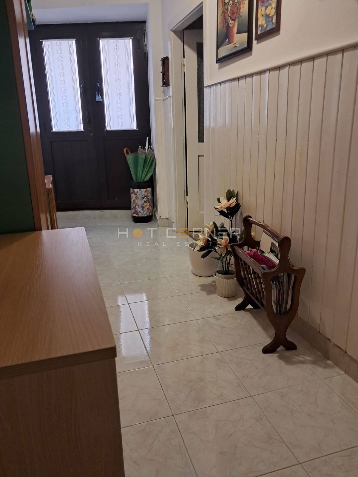 VODNJAN, ČUDOVITA OBNOVLJENA NAMŠČENA KAMNITA HIŠA S TERASO, DVORIŠČEM IN GARAŽO