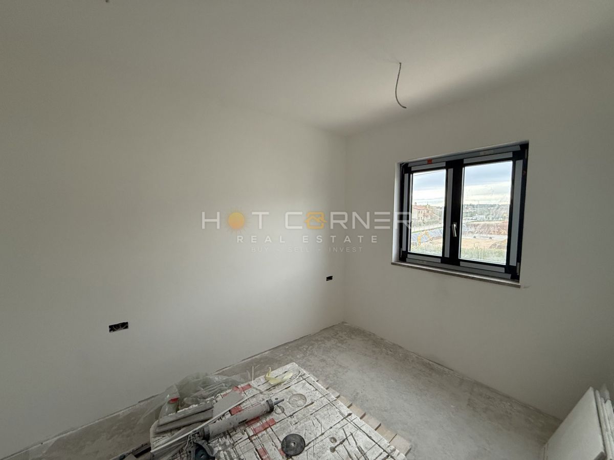 Razkošen penthouse pri Pula City Mall-u, 3SS + velika terasa + plinsko talno ogrevanje