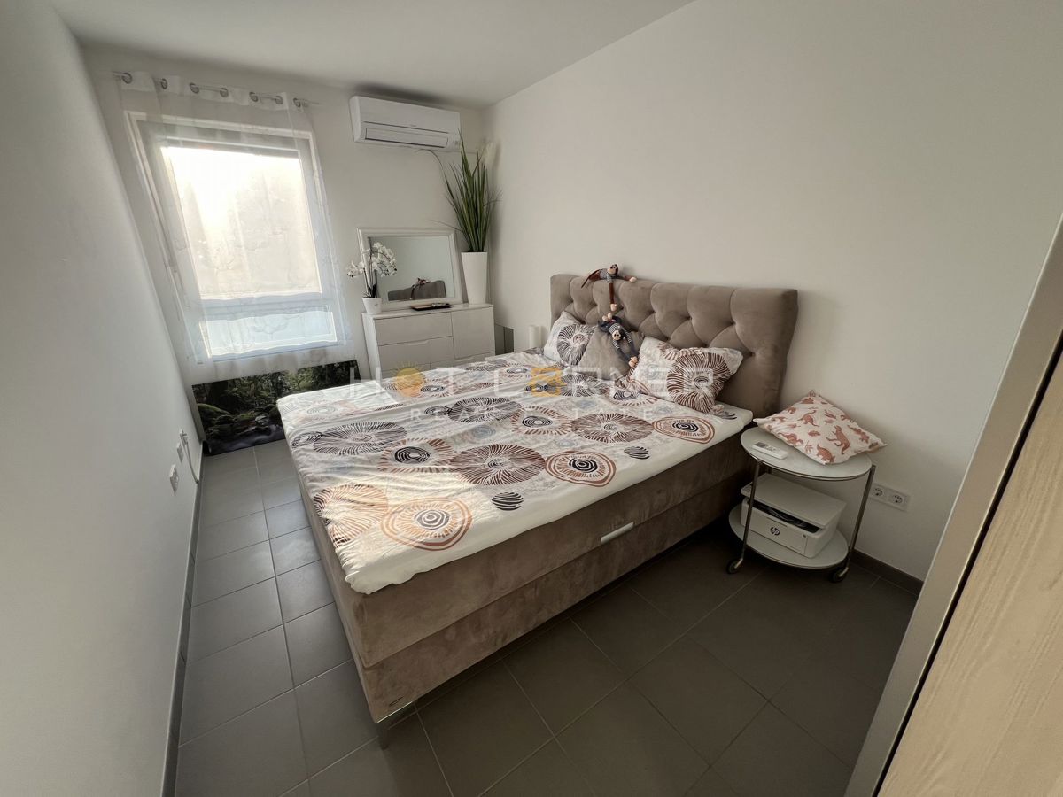 Premantura, luksuzni penthouse, strešna terasa, pogled na morje, 400 m od plaže