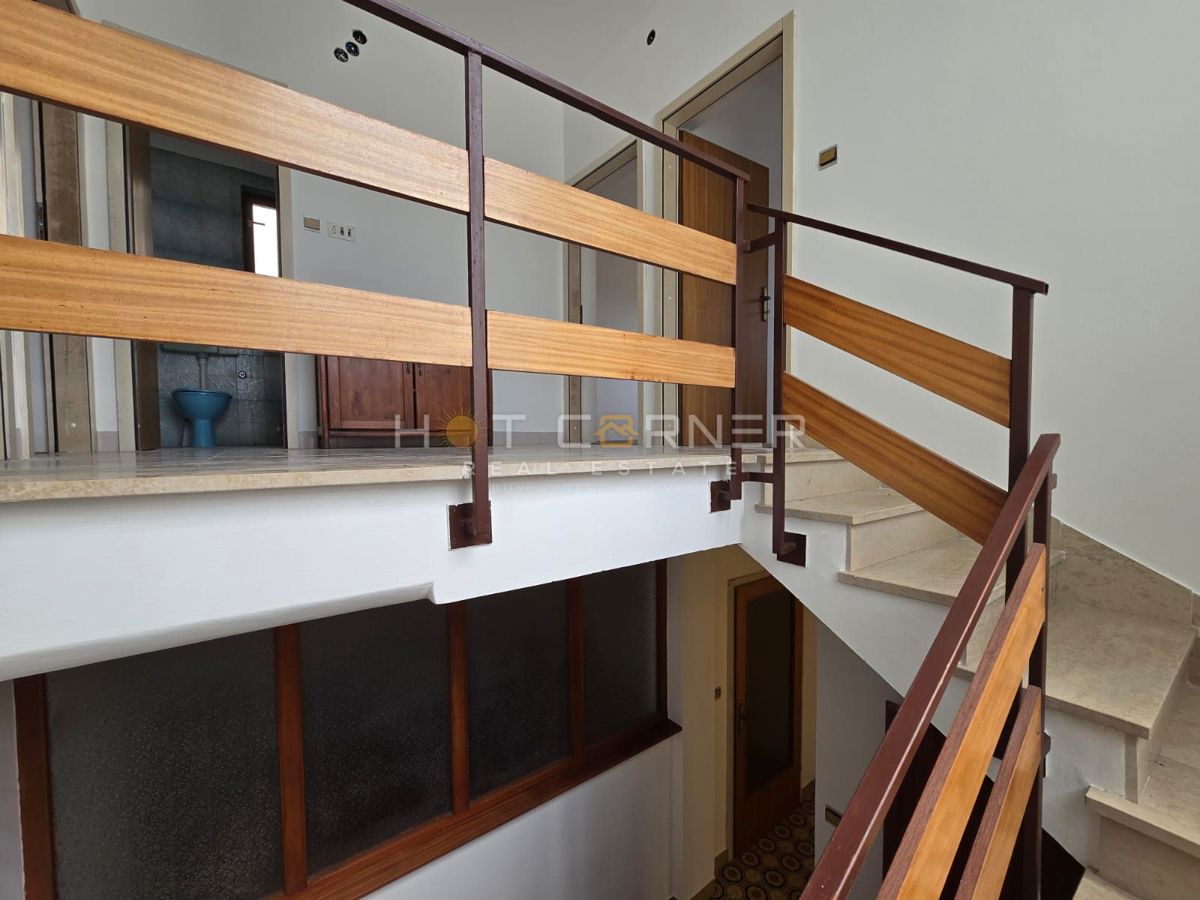 Hiša Valdebek, Pula, 330m2