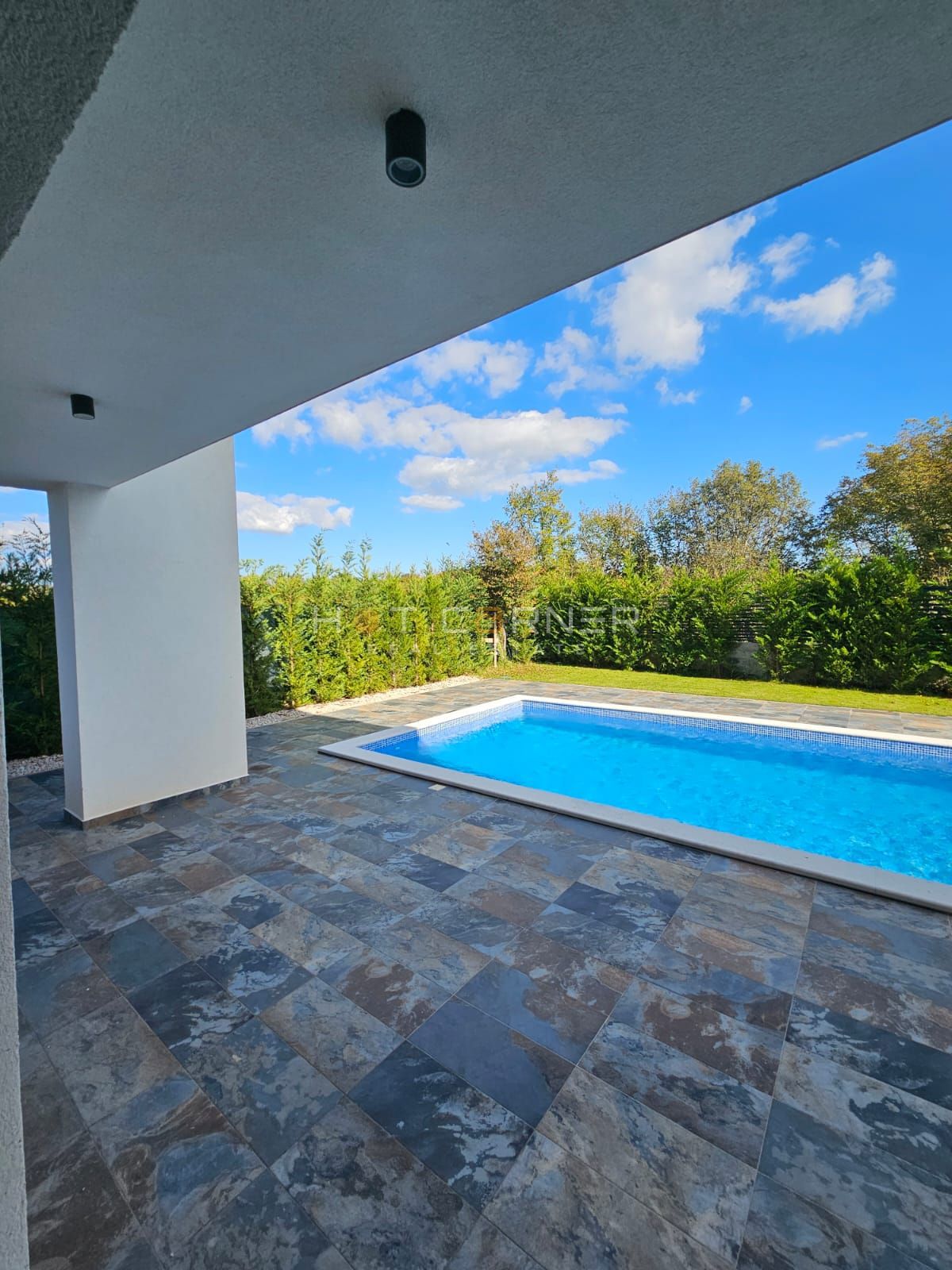 Moderna vila naprodaj v bližini Rovinja (2025)