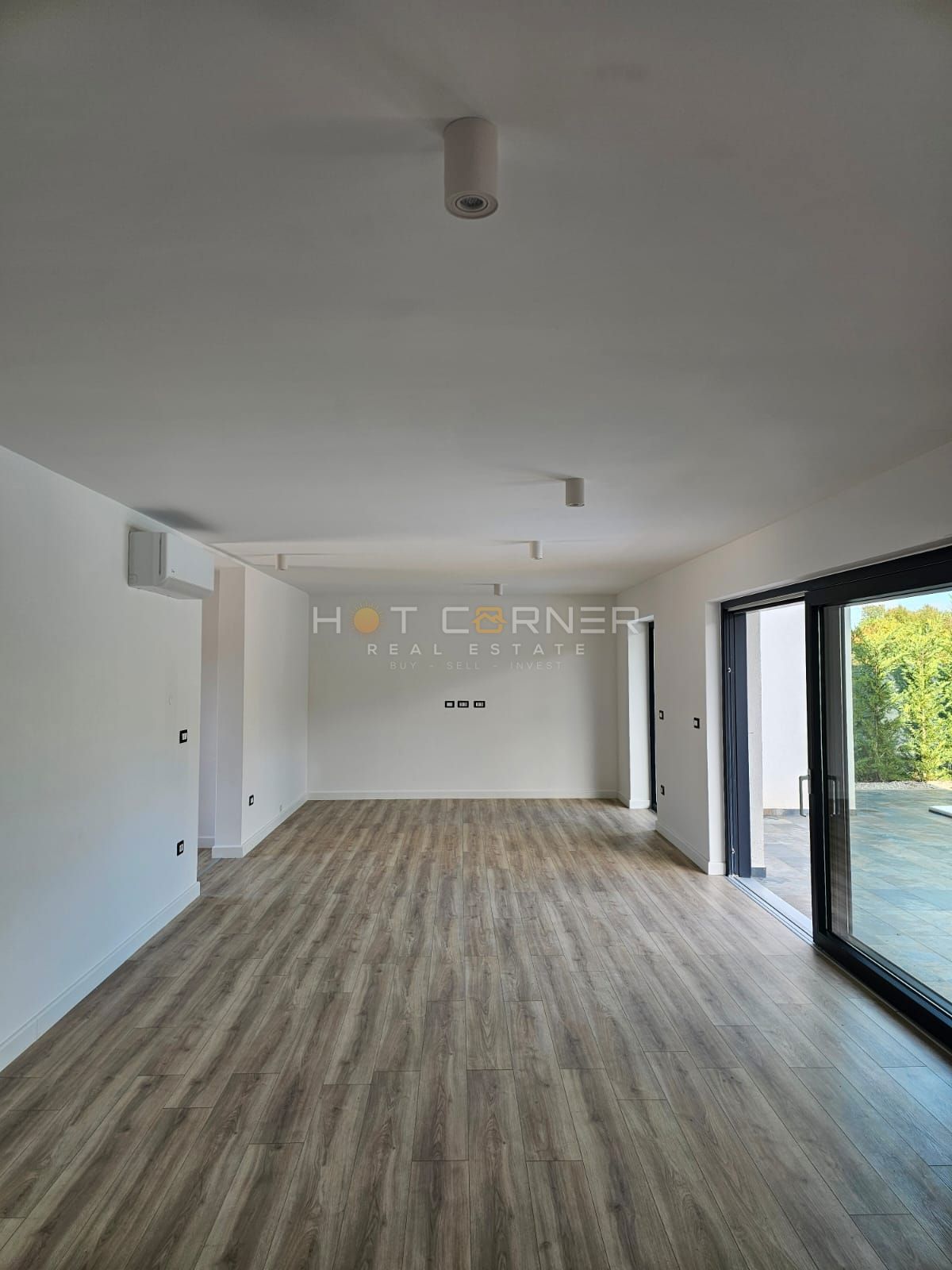 Moderna vila naprodaj v bližini Rovinja (2025)