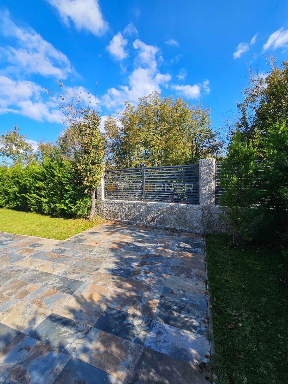 Moderna vila naprodaj v bližini Rovinja (2025)