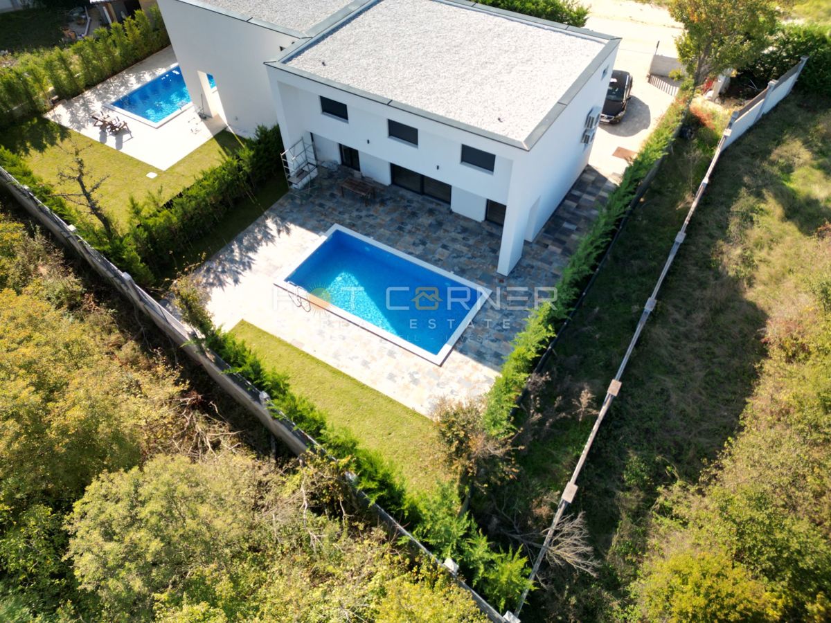 Moderna vila naprodaj v bližini Rovinja (2025)