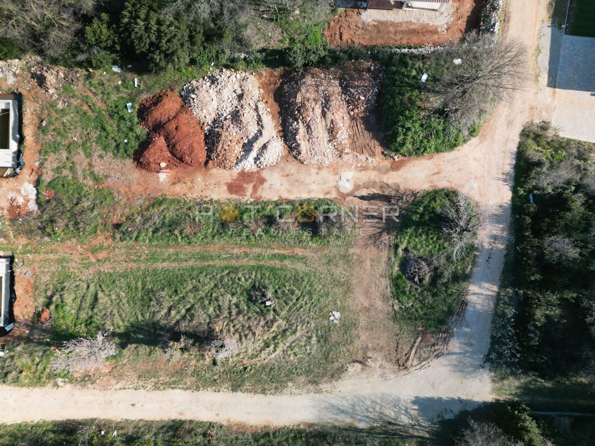 Medulin – zazidljivo zemljišče 1.200 m², 900 m od morja