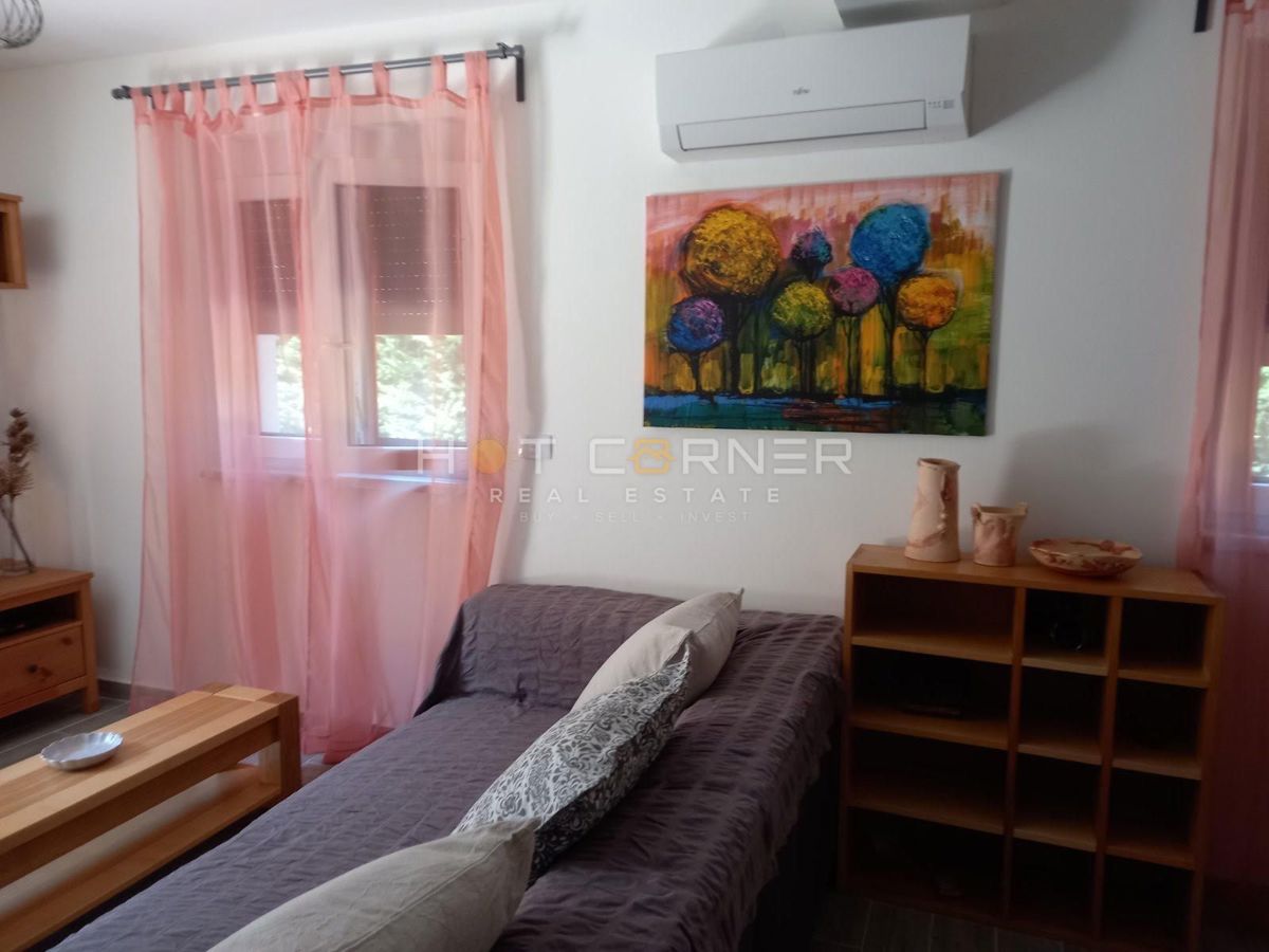 Pula, vrhunska lokacija, sodobna družinska hiša s 4 stanovanji, vrhunska oprema