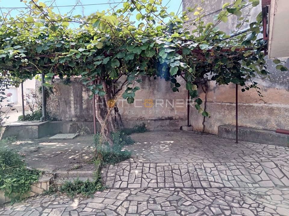 Marčana, hiša 180m2, parkirišče
