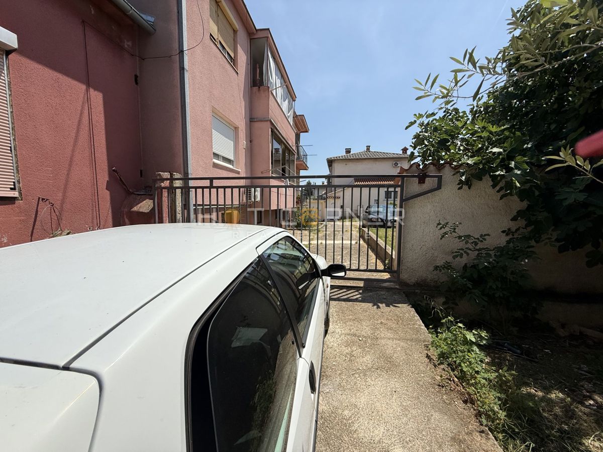Priložnost – Pulj, širše središče: Čudovita avstro-ogrska vila z dvema stanovanjema, vrtom in konobo