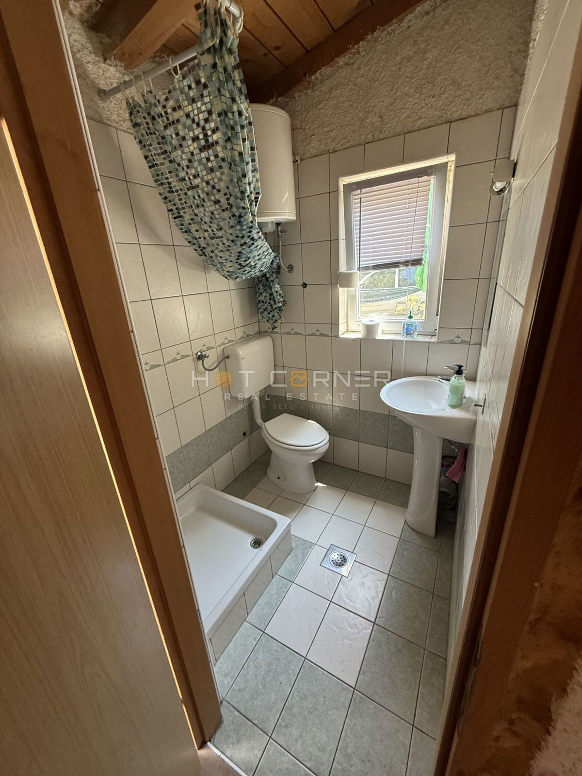 Priložnost – Pulj, širše središče: Čudovita avstro-ogrska vila z dvema stanovanjema, vrtom in konobo